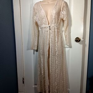 SzL Cleo full length lace cover over. Nice